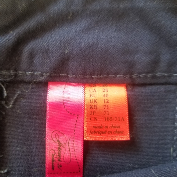 High Rise Pin-Up Style Shorts - Picture 5 of 5